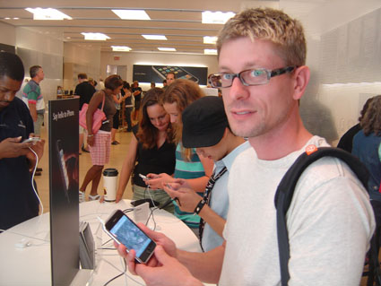 kt-at-the-apple-store.jpg