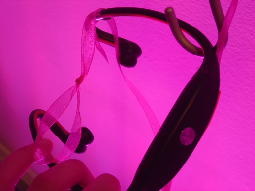 moto-bluetooth-earphones.JPG