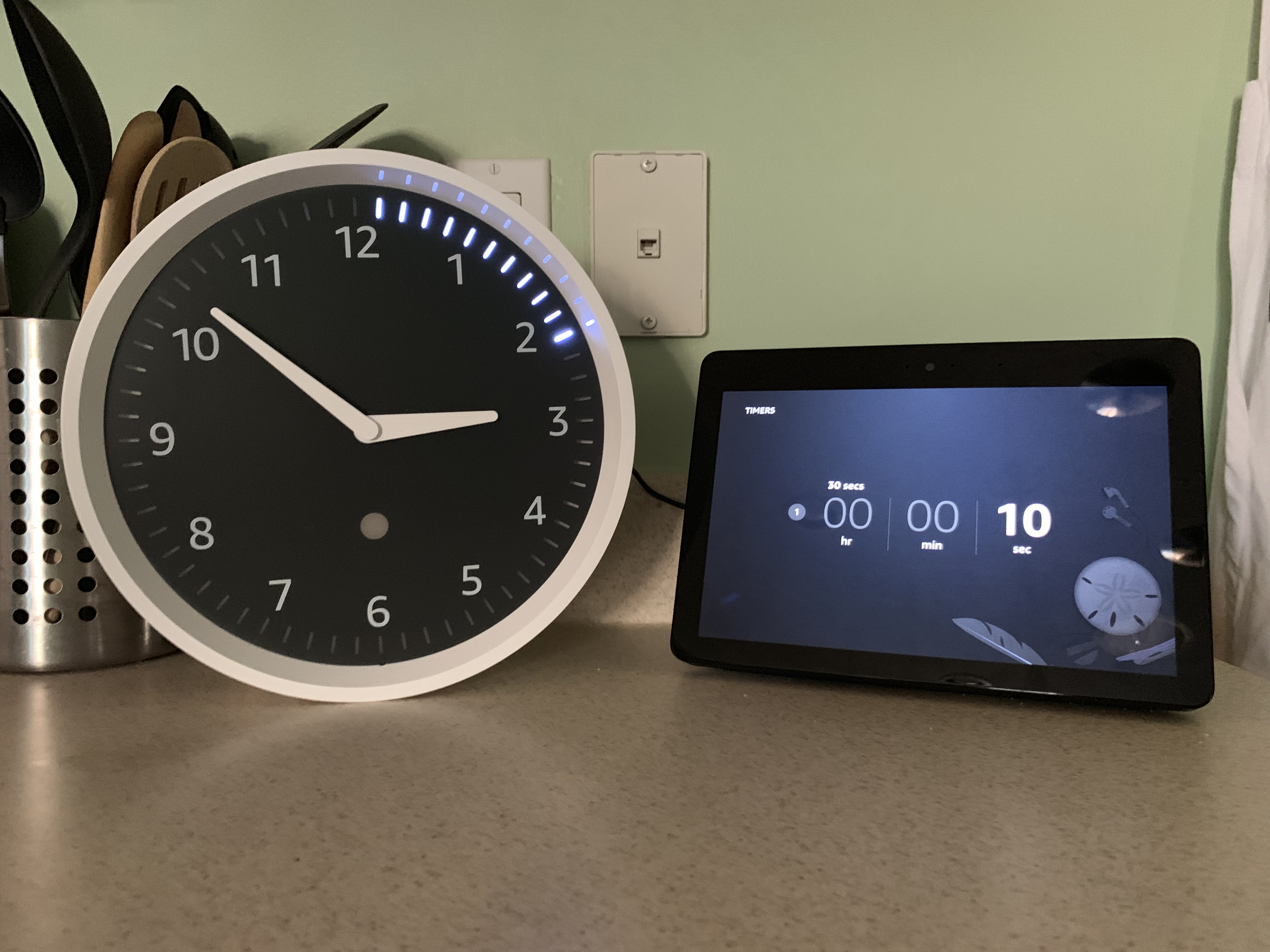 Hands On Amazon Echo Clock